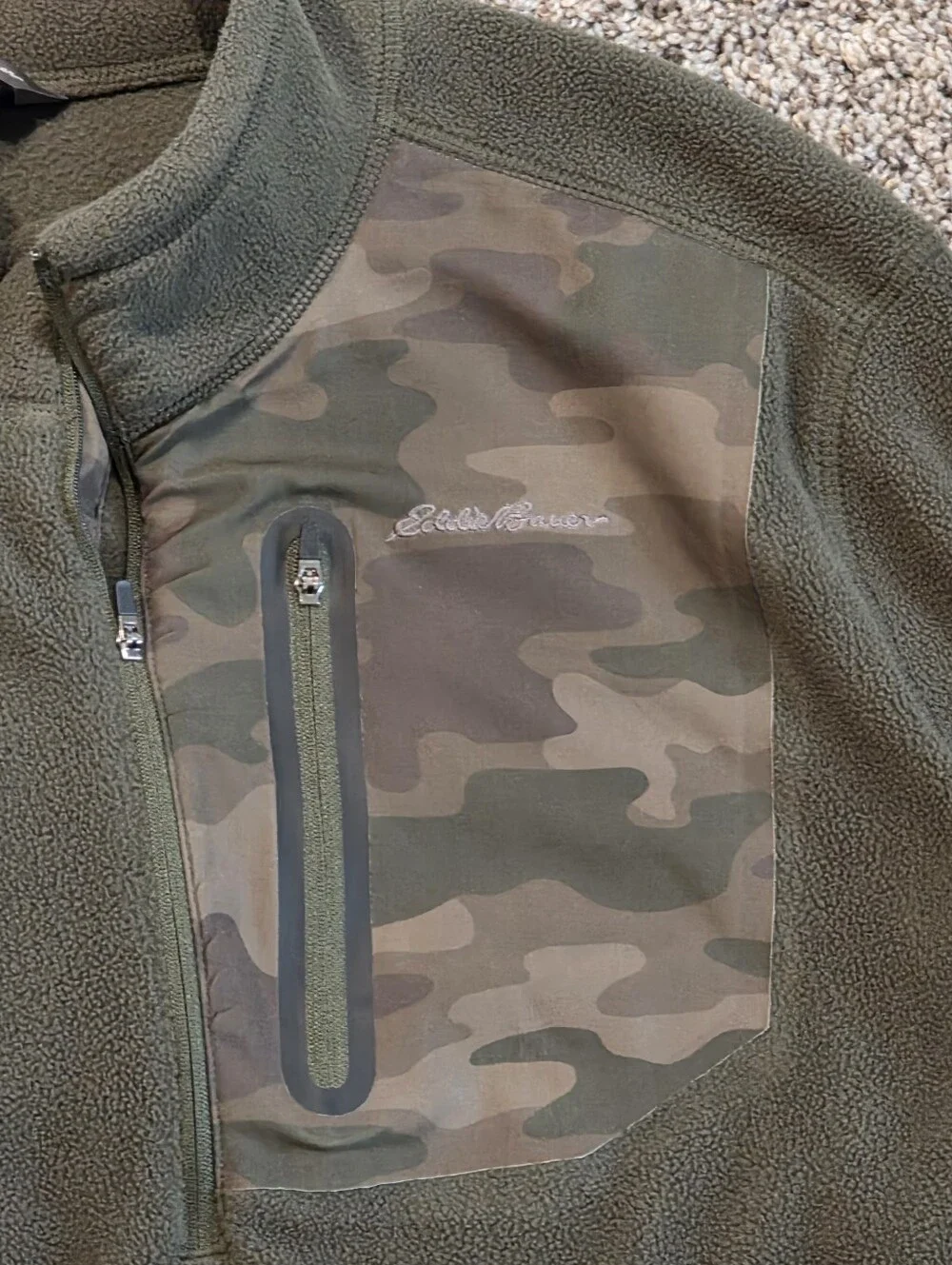 Eddie Bauer Men's Green Fleece Pullover with Camo Chest Pocket SIZE Large
